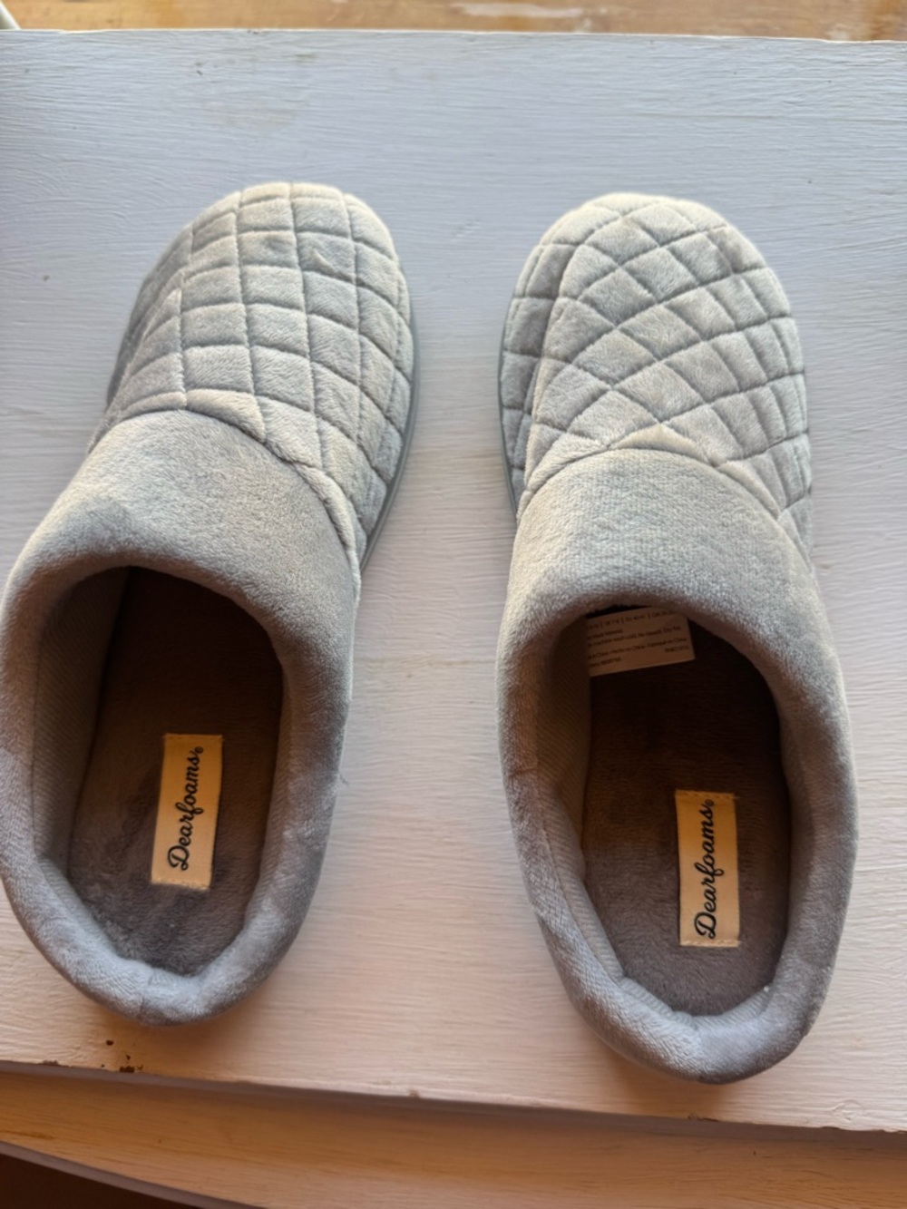 Dearfoams Women’s 9-10 Gray Quilted Slippers Comfort Travel Grannycore